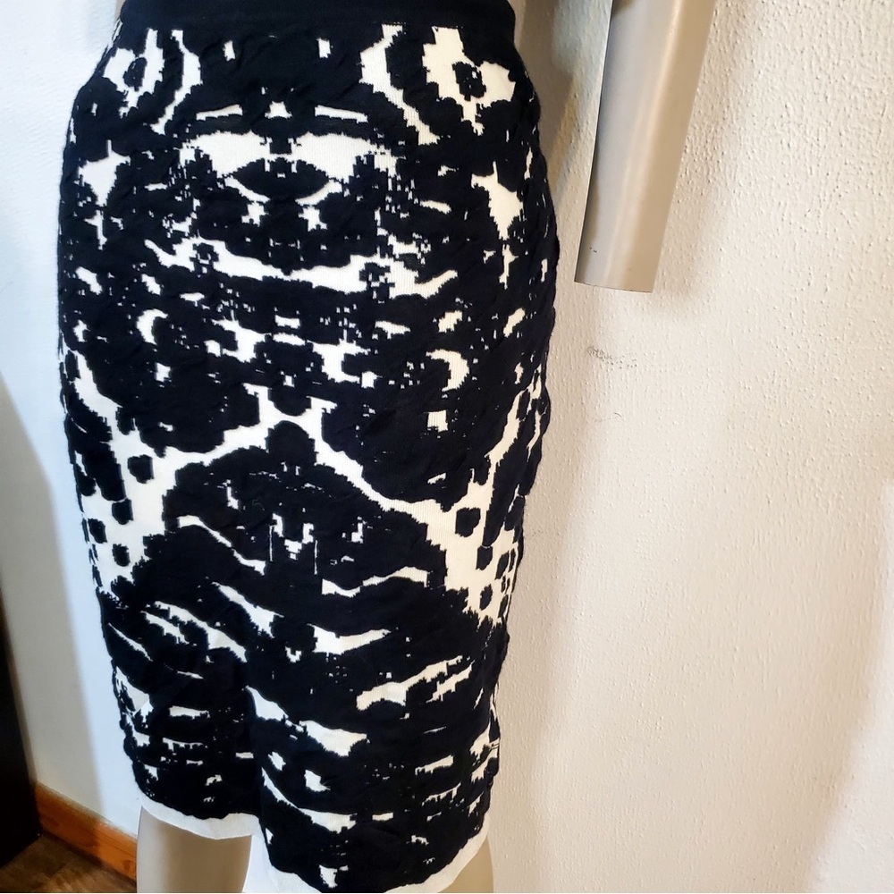GRACIA BLACK & WHITE PENCIL SKIRT Size S - Picture 7 of 12